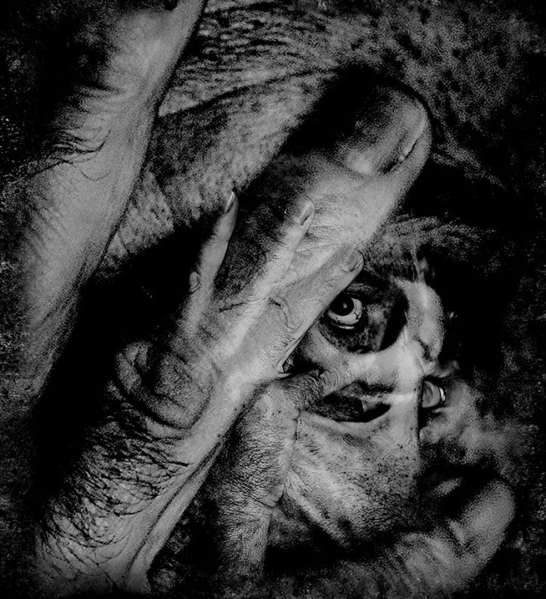 ct3 A black and white photo of a person's hand.